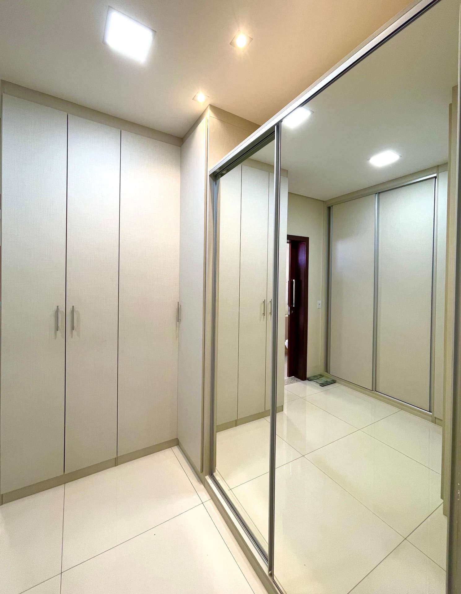 Sobrado mobiliado com 4 suítes no Condomínio Belvedere — foto 9